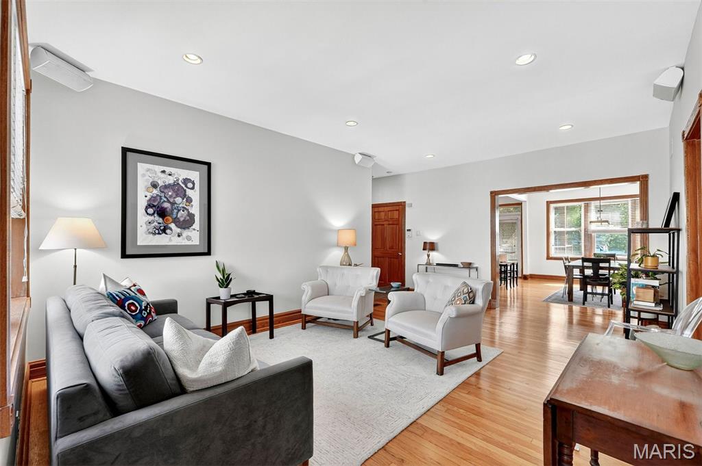 Cloverleaf Condo - Residential