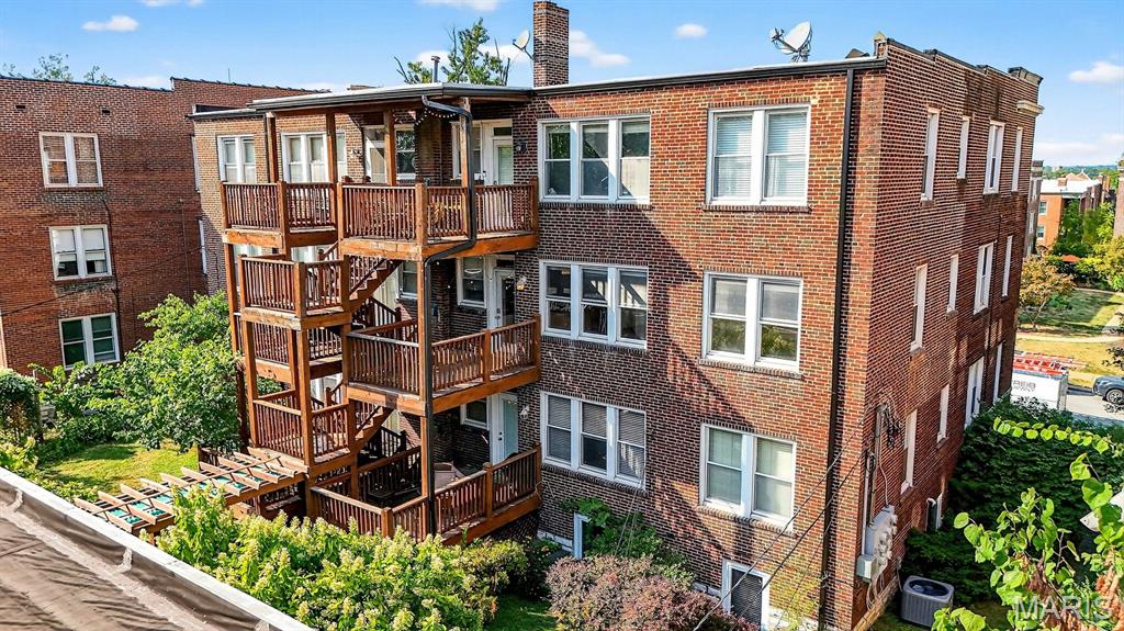 Cloverleaf Condo - Residential