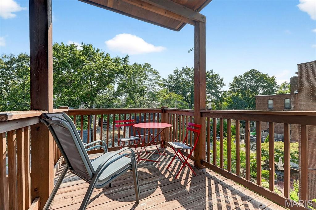 Cloverleaf Condo - Residential