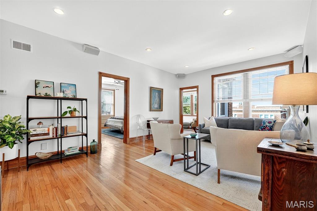 Cloverleaf Condo - Residential