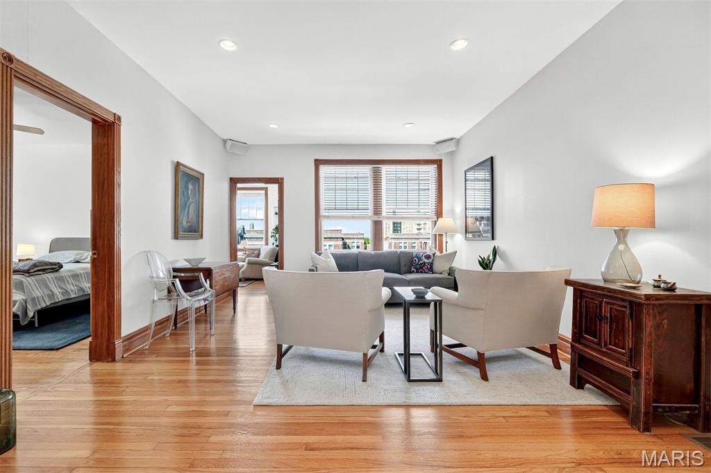 Cloverleaf Condo - Residential