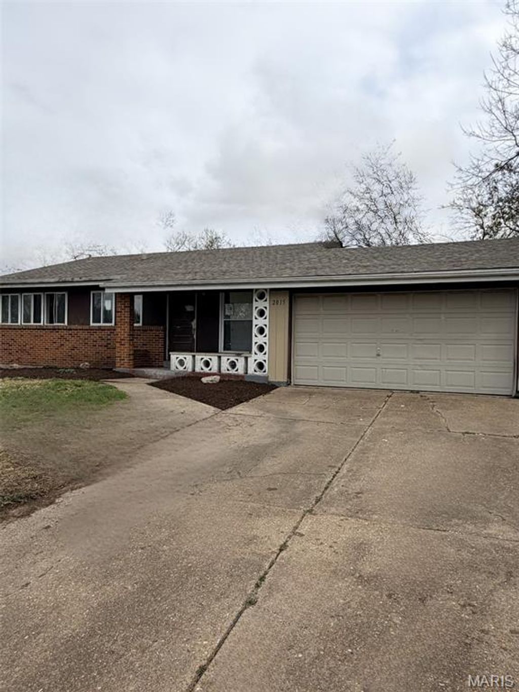 Photo of 2015 Avon Drive, Florissant, MO 63033 (MLS # 26020294)