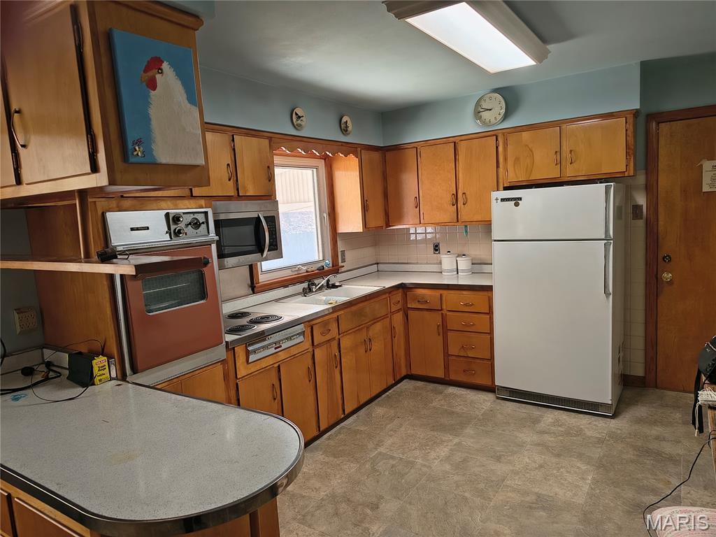 Elmwood Manor - Residential