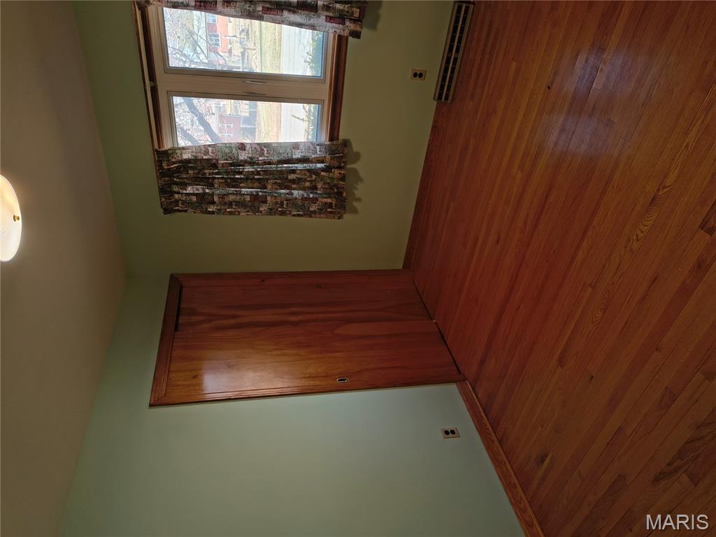 Elmwood Manor - Residential