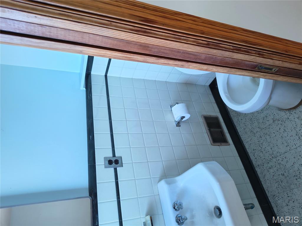 Elmwood Manor - Residential