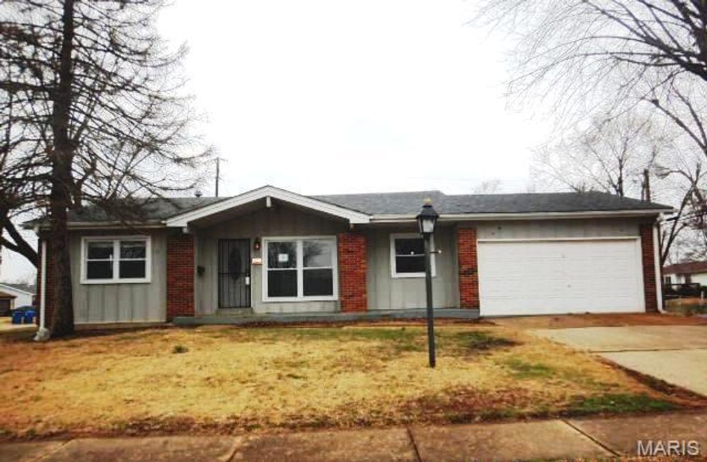 Photo of 7749 Canisius Lane, Hazelwood, MO 63042 (MLS # 26013361)