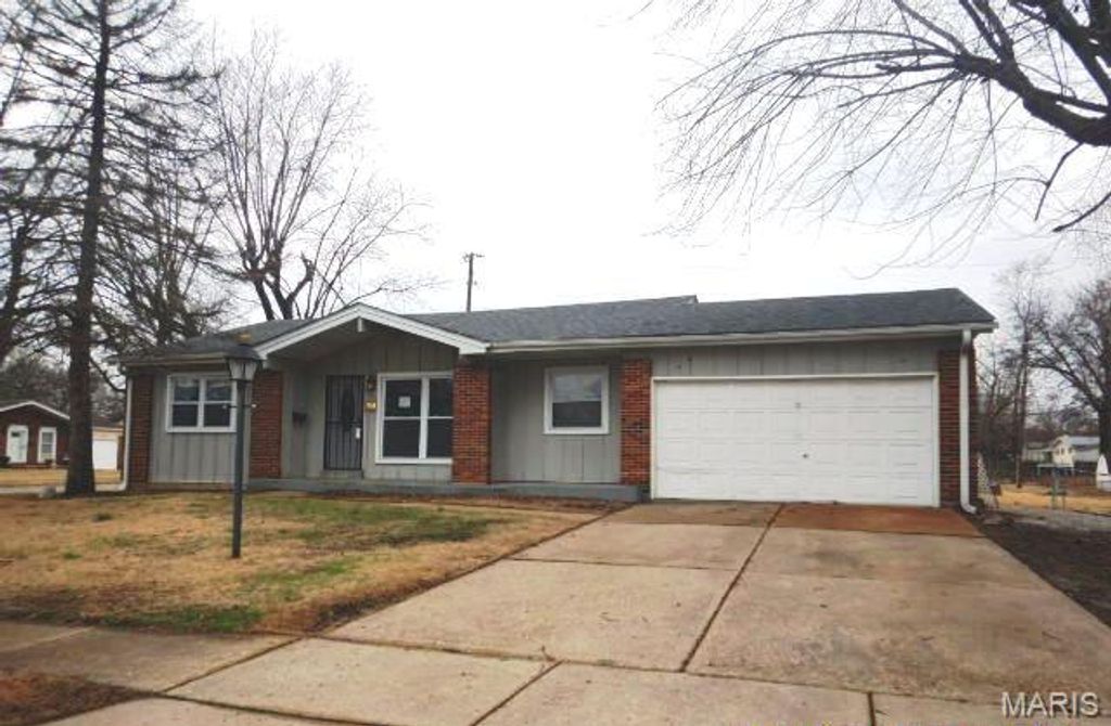 Photo of 7749 Canisius Lane, Hazelwood, MO 63042 (MLS # 26013361)