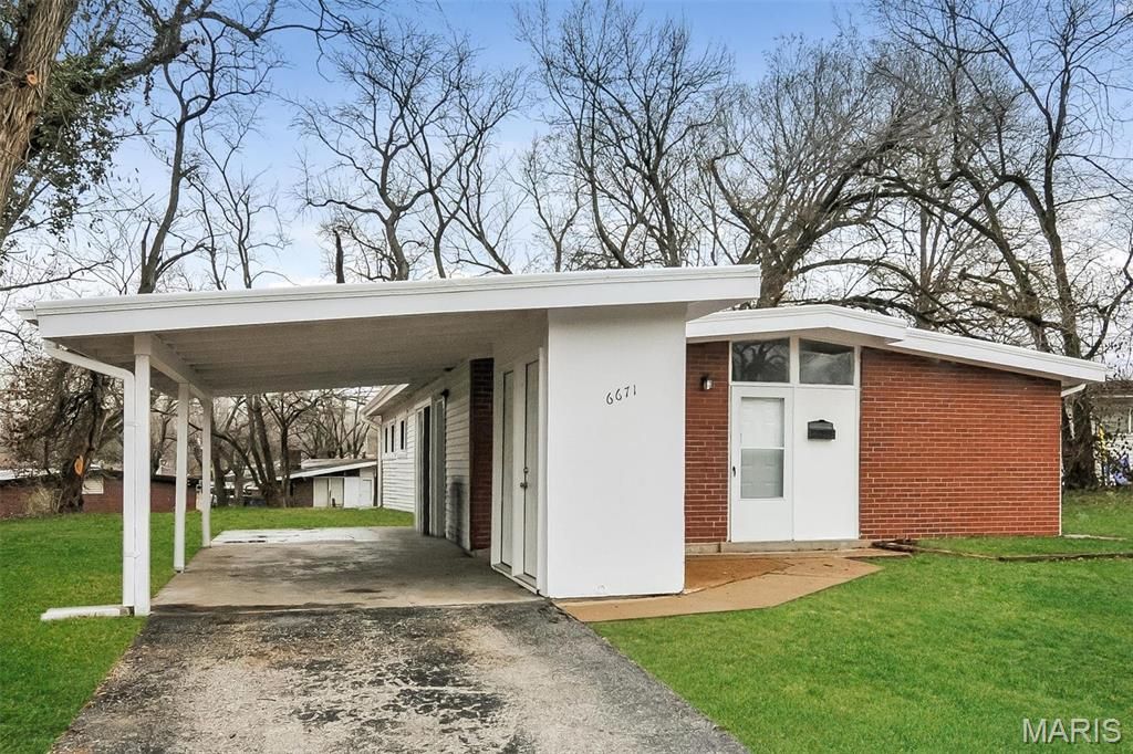 Photo of 6671 Bitteroot Lane, St Louis, MO 63134 (MLS # 25073661)