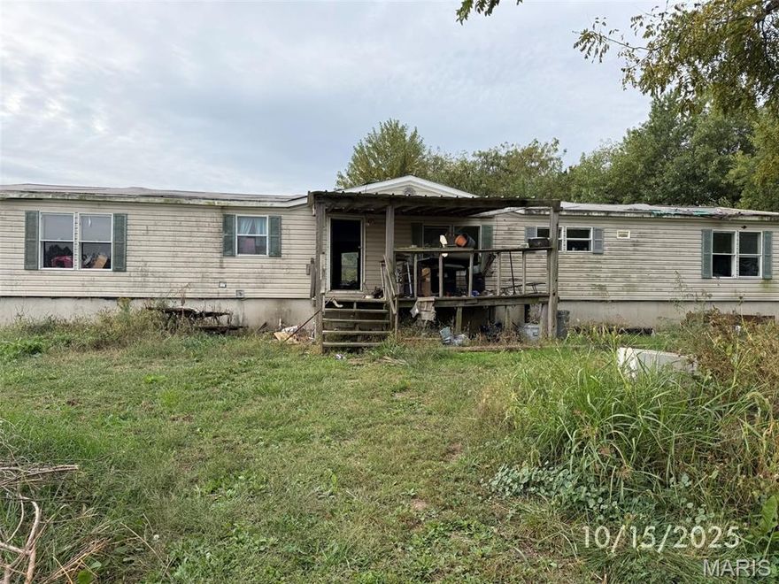 Property is not in livable condition. Home is being sold "as is", "where is" with debris. Four bedroom, two bath manufacuted home on 2.97 acres m/l.  Located south of Bowling Green, MO