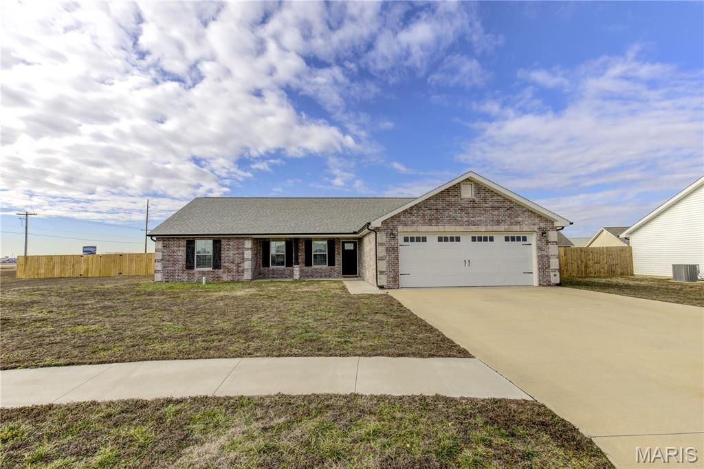 Photo of 1205 Yosemite, Sikeston, MO 63801 (MLS # 26003804)
