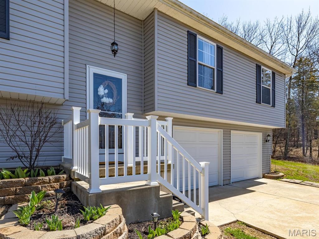 Photo of 10318 Timber Hill Drive, Hillsboro, MO 63050 (MLS # 26026672)