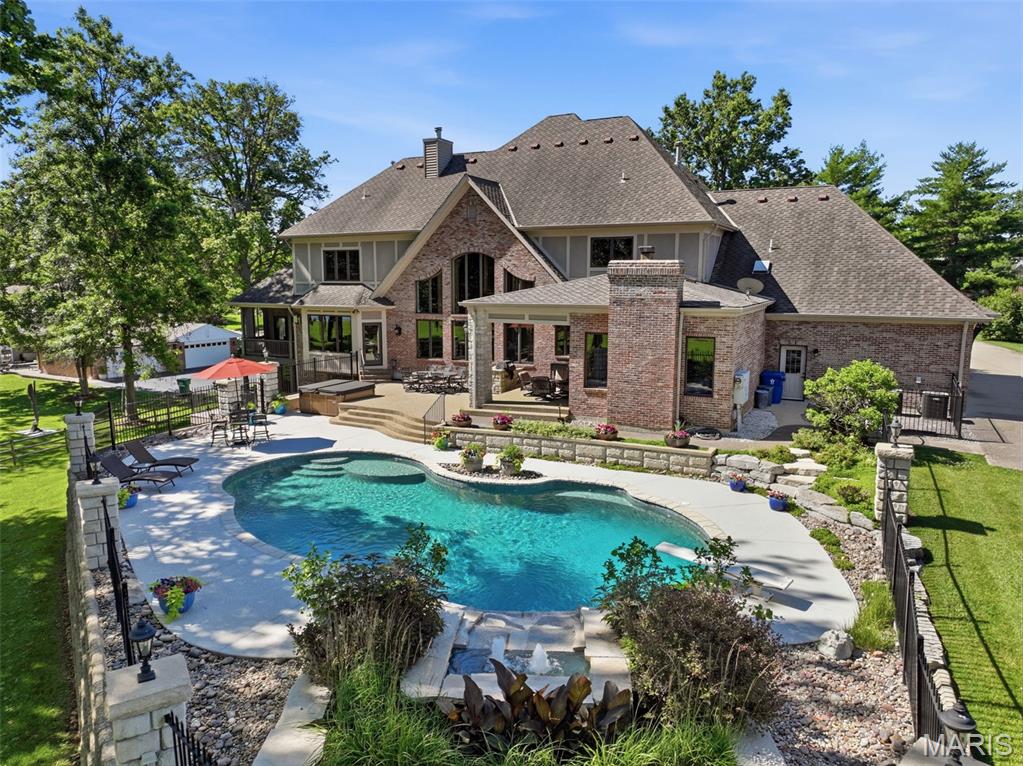 11701 Lakeshore Drive
