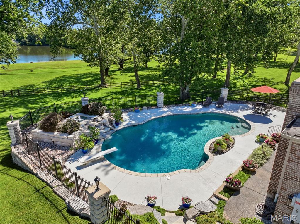 11701 Lakeshore Drive