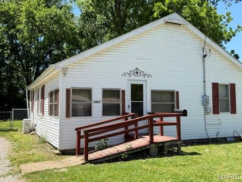 Photo of 1511 Truman Street, Poplar Bluff, MO 63901 (MLS # 26031930)