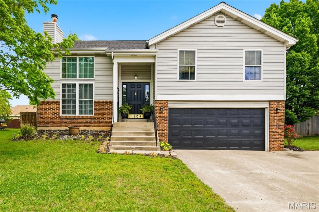 Photo of 804 Woolwick Court, St Charles, MO 63304 (MLS # 26025475)
