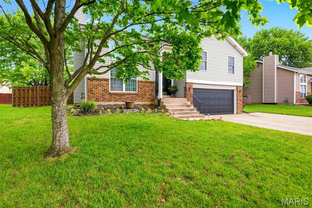 Photo of 804 Woolwick Court, St Charles, MO 63304 (MLS # 26025475)
