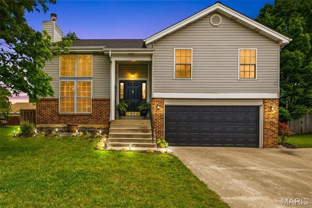 Photo of 804 Woolwick Court, St Charles, MO 63304 (MLS # 26025475)