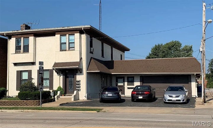 Photo 1 of 5 — 125 S 5th Street B, St Charles, MO 63301