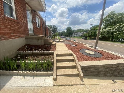 Tiny photo for 84 S Laclede Station Road, Webster Groves, MO 63119 (MLS # 25080840)