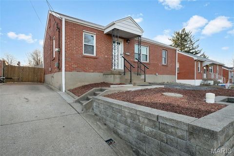 Tiny photo for 84 S Laclede Station Road, Webster Groves, MO 63119 (MLS # 25080840)