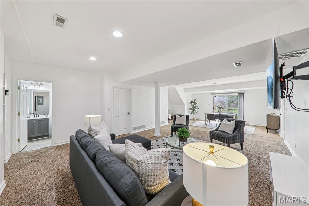 Manors At Bellerive One - Residential