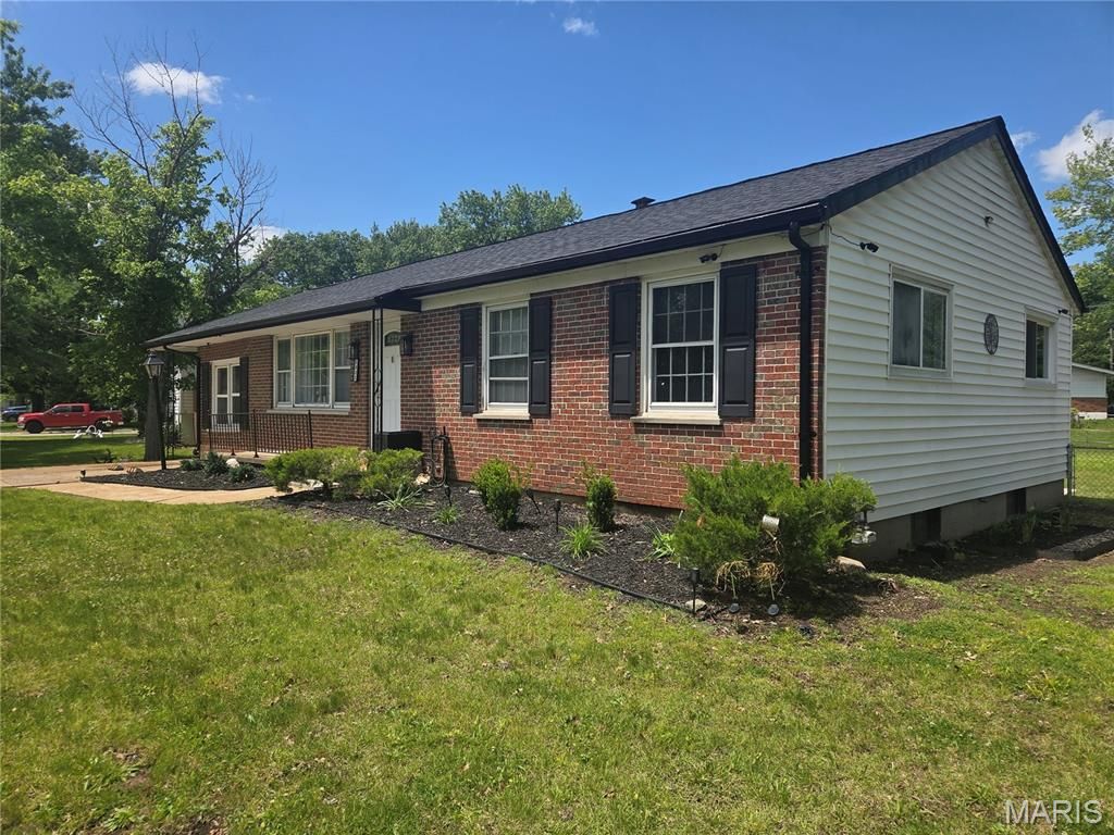 Photo of 1831 Longford Drive, St Louis, MO 63136 (MLS # 26029095)