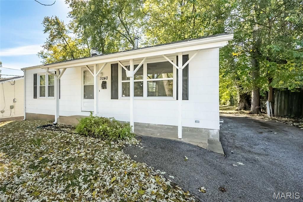 Photo of 11040 Florence Avenue, St Ann, MO 63074 (MLS # 25070830)