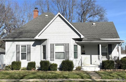 Photo of 522 White Avenue, Greenville, IL 62246 (MLS # 26017331)