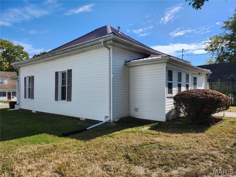 Tiny photo for 212 S Court Street, Bowling Green, MO 63334 (MLS # 26068745)
