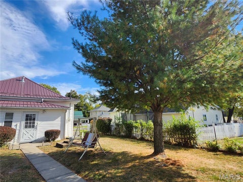 Tiny photo for 212 S Court Street, Bowling Green, MO 63334 (MLS # 26068745)