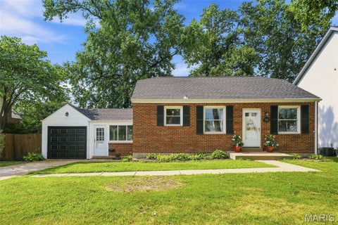 Photo of 320 Fairway Lane, Kirkwood, MO 63122 (MLS # 26042518)