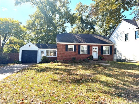 Photo of 320 Fairway Lane, Kirkwood, MO 63122 (MLS # 26042518)