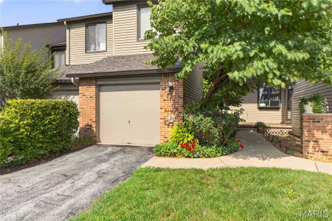 Photo of 1706 Thorny Briar Drive, Creve Coeur, MO 63146 (MLS # 26049018)