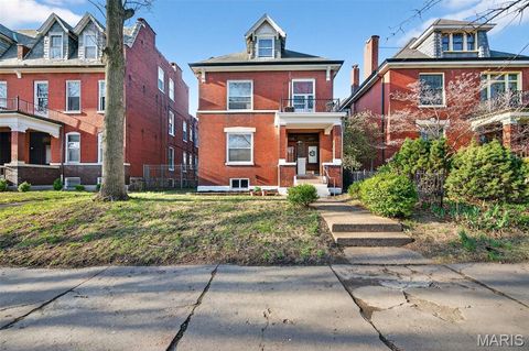 Photo of 2048 Russell Boulevard, St Louis, MO 63104 (MLS # 26018738)