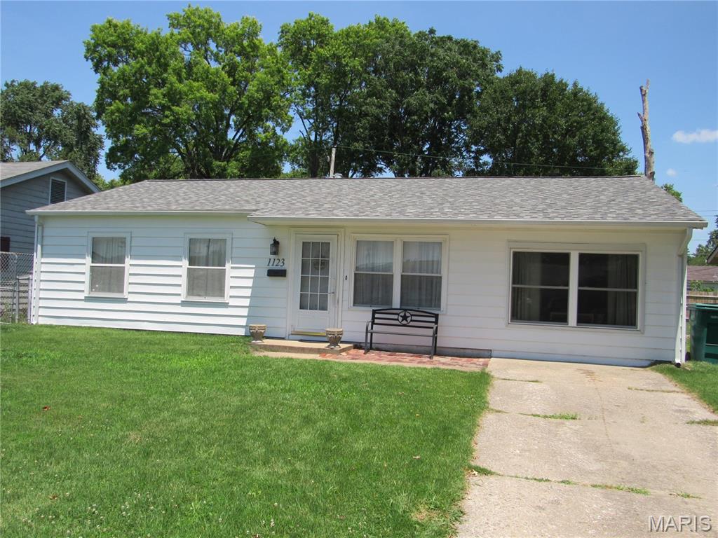 Photo 1 of 19 — 1123 Saint Benedict Drive, East St Louis, IL 62206