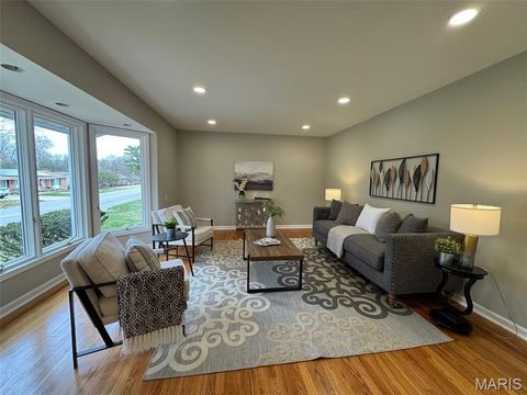 Tiny photo for 924 Fernview Drive, Creve Coeur, MO 63141 (MLS # 26015264)