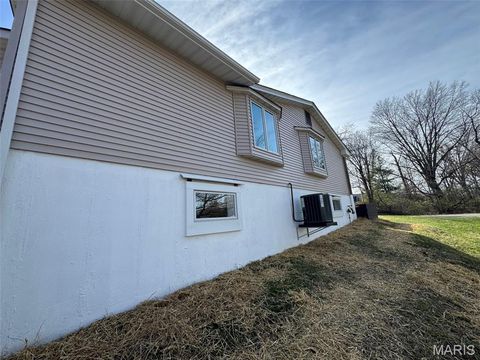 Tiny photo for 924 Fernview Drive, Creve Coeur, MO 63141 (MLS # 26015264)