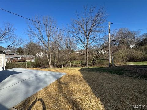 Tiny photo for 924 Fernview Drive, Creve Coeur, MO 63141 (MLS # 26015264)