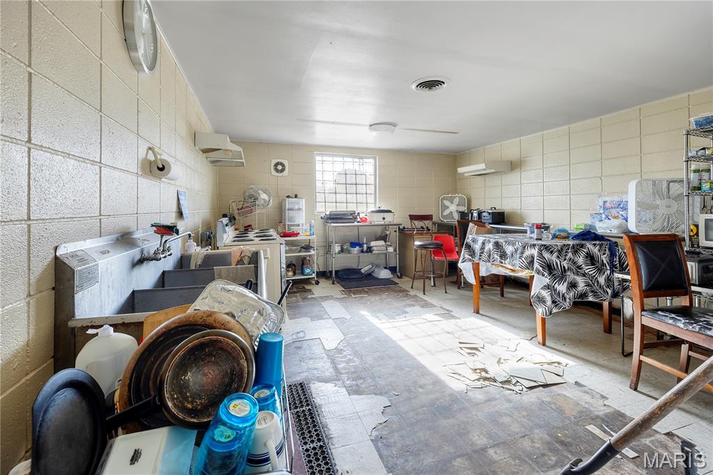 Kitchen & Bartlett Add - Commercial Sale