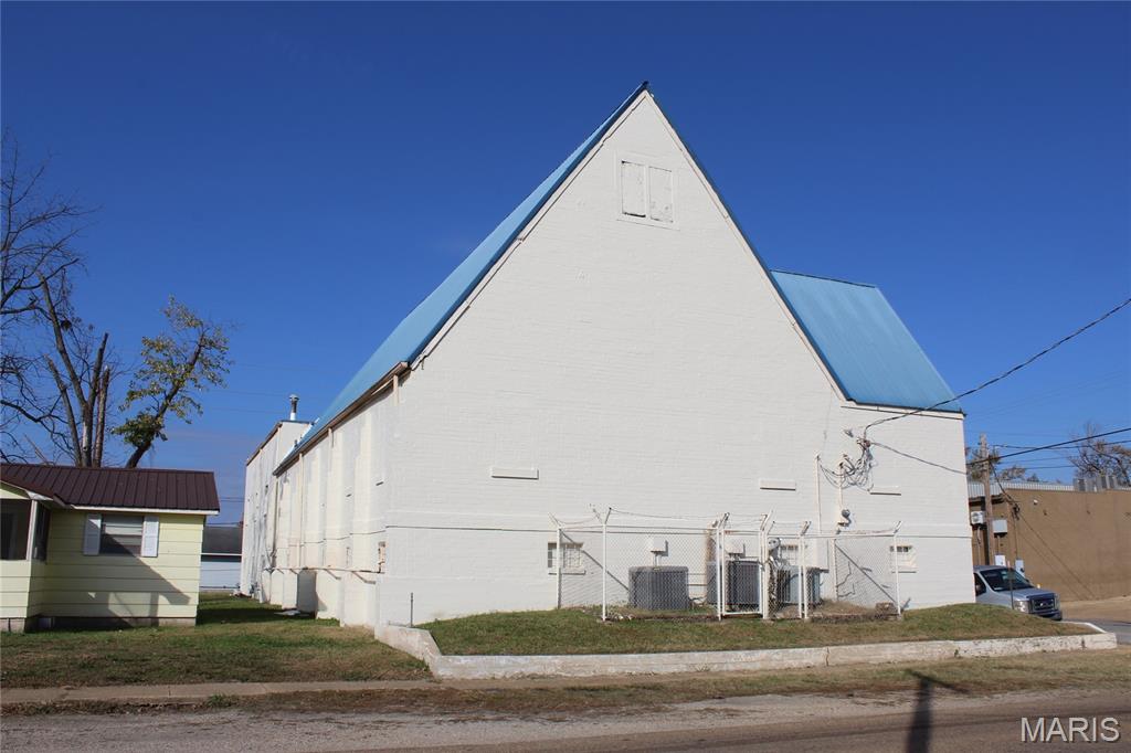 Kitchen & Bartlett Add - Commercial Sale