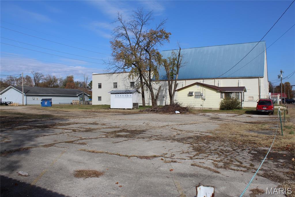Kitchen & Bartlett Add - Commercial Sale