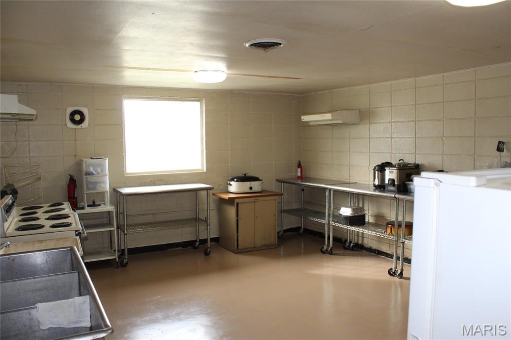 Kitchen & Bartlett Add - Commercial Sale