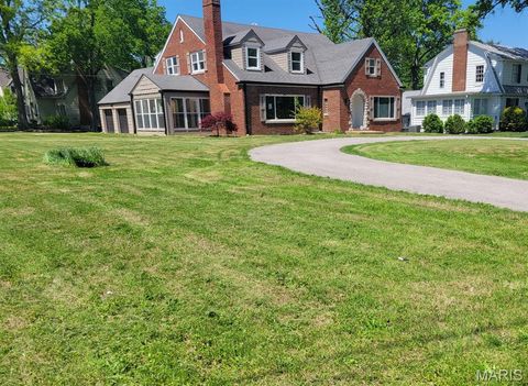 Photo of 803 N Kirkwood Road, Kirkwood, MO 63122 (MLS # 26020347)