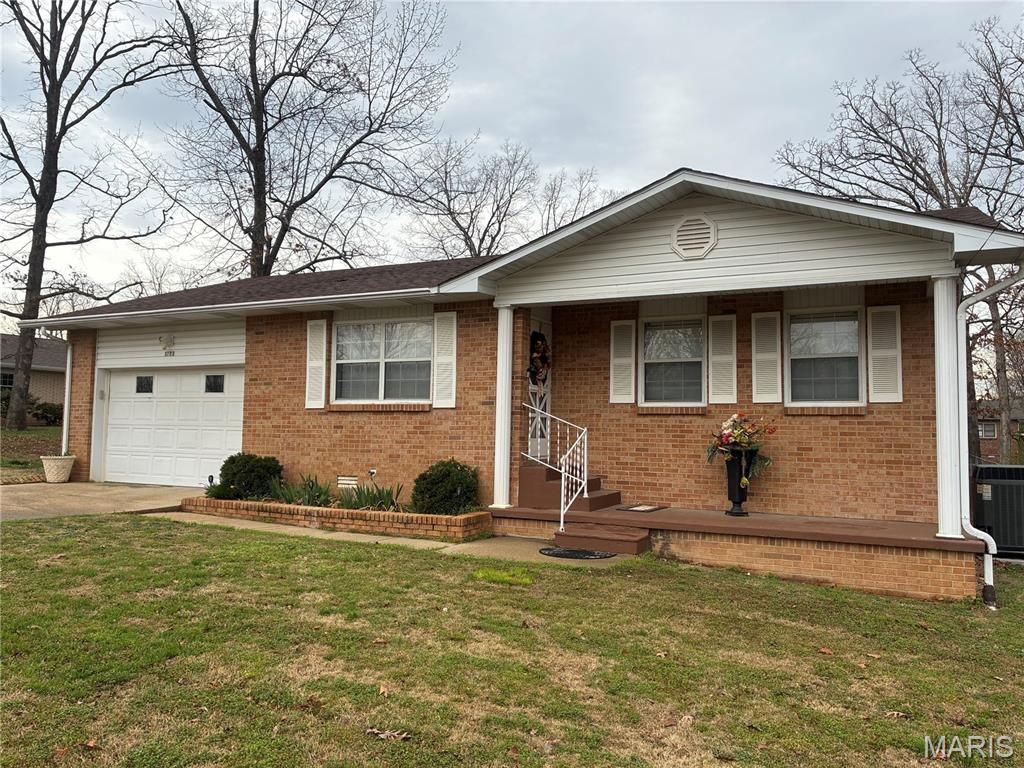 Photo of 1723 Sunset Drive, Poplar Bluff, MO 63901 (MLS # 26012730)