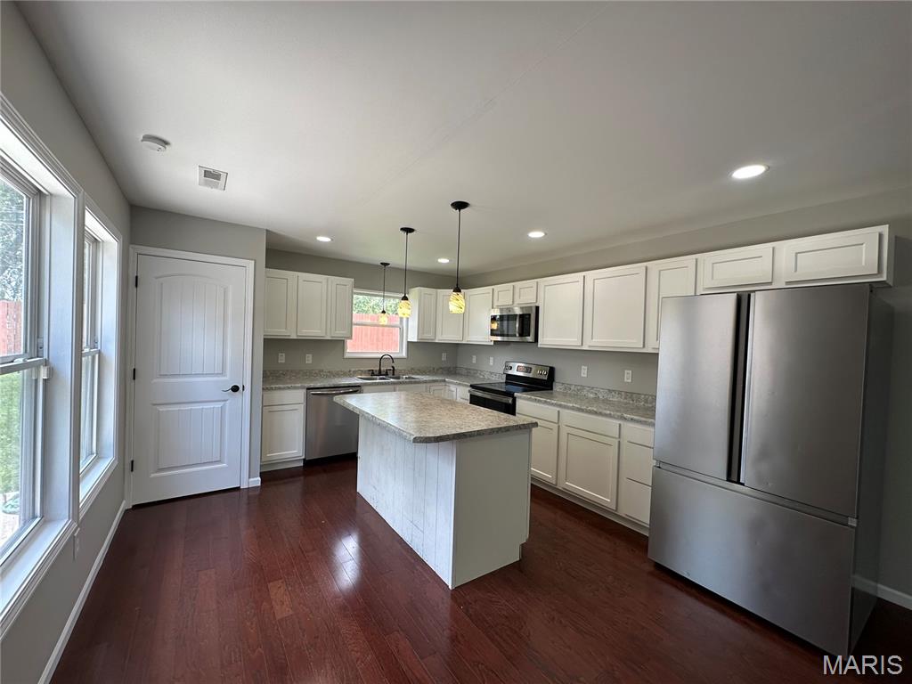 403 E Wells