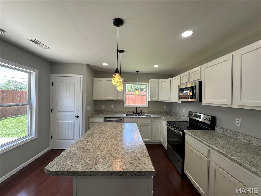 403 E Wells