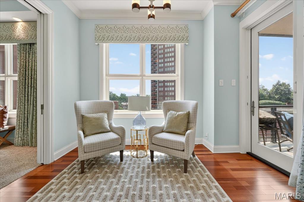 Crescent Condo - Residential