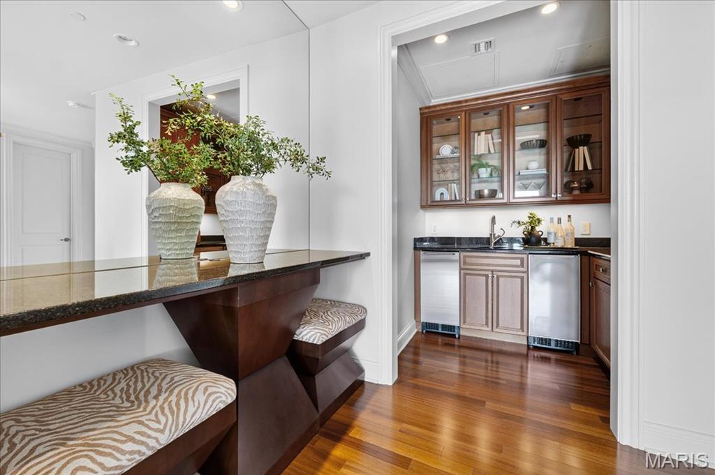 Crescent Condo - Residential