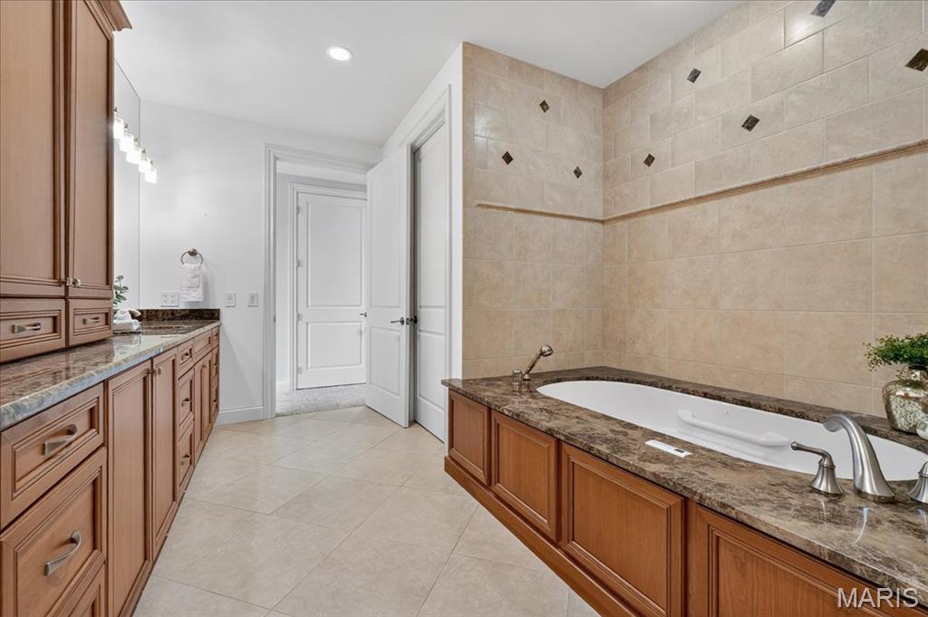 Crescent Condo - Residential