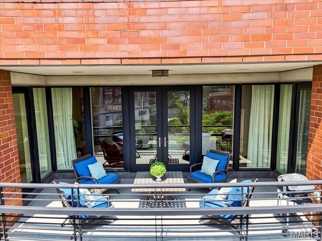 Crescent Condo - Residential